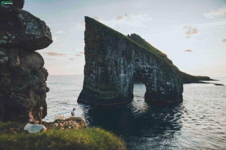Drangarnir Sea Arch with puffin