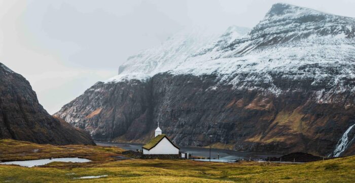 Saksun church in winter