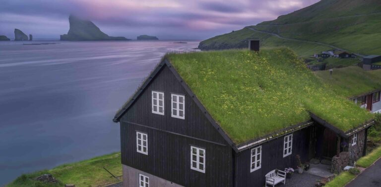 Sod-roofed house in Bøur
