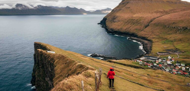 Walking path in Gjógv