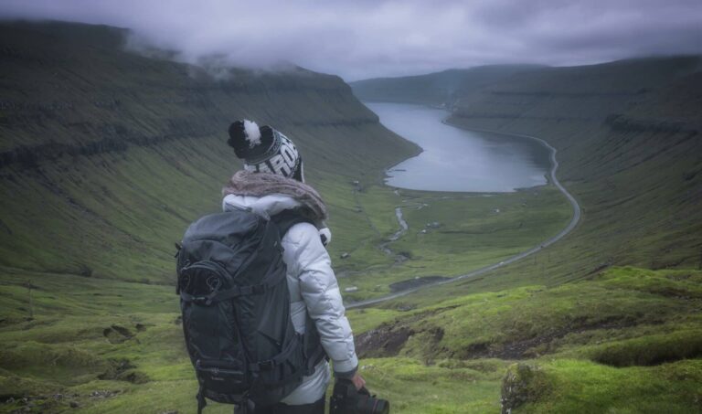 Person overlooking Kaldbaksfjørður