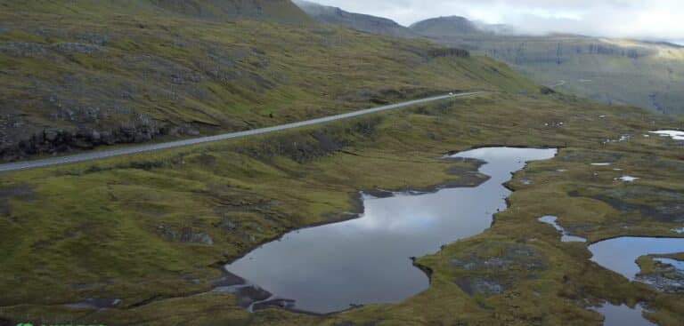Lake next to Oyggjarvegur road