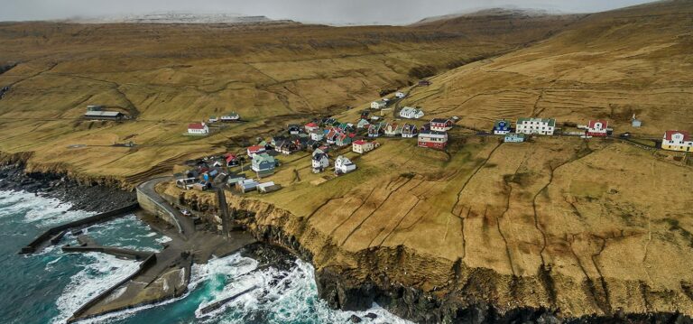 Settlement next to coastline
