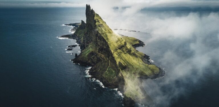Tindhólmur islet