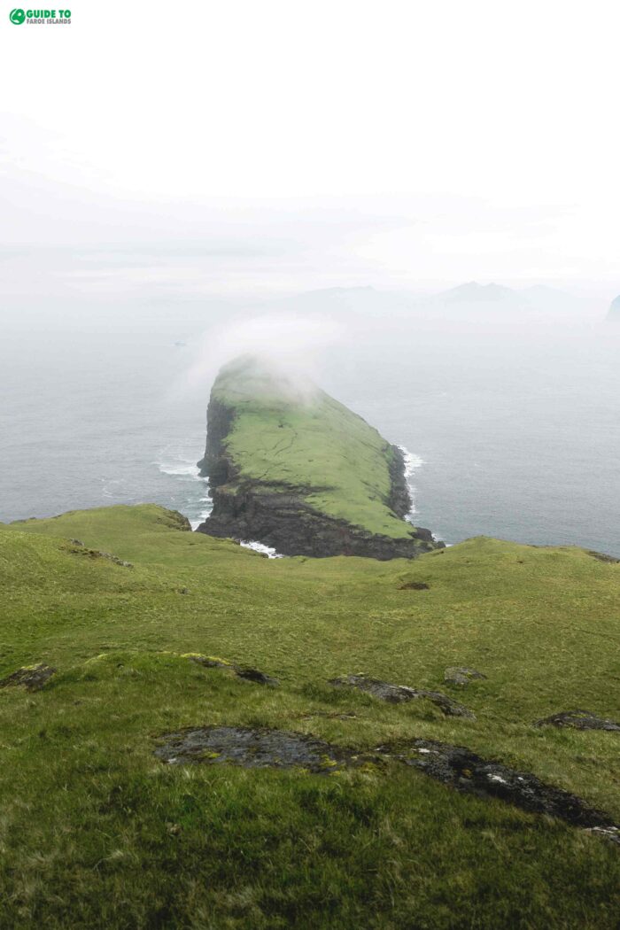 Trøllhøvdi Headland