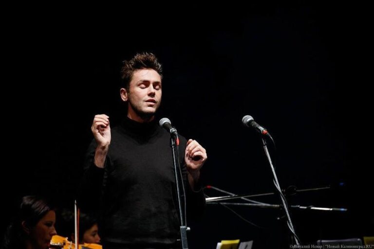 Man singin in microphone