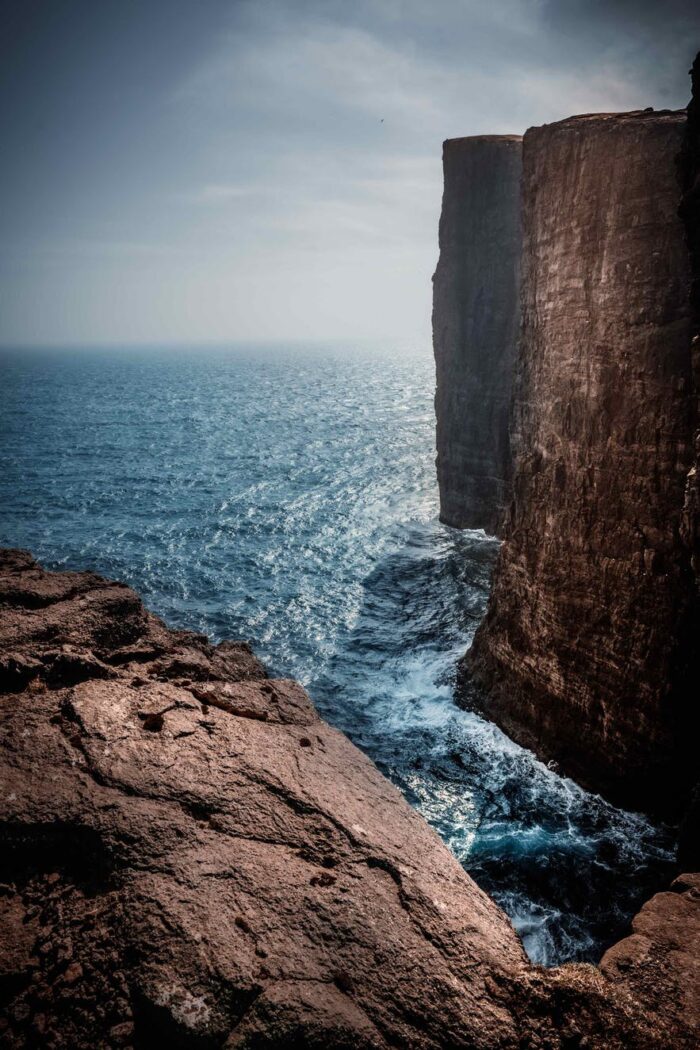 ​The perpendicular rock wall at Trælanípa