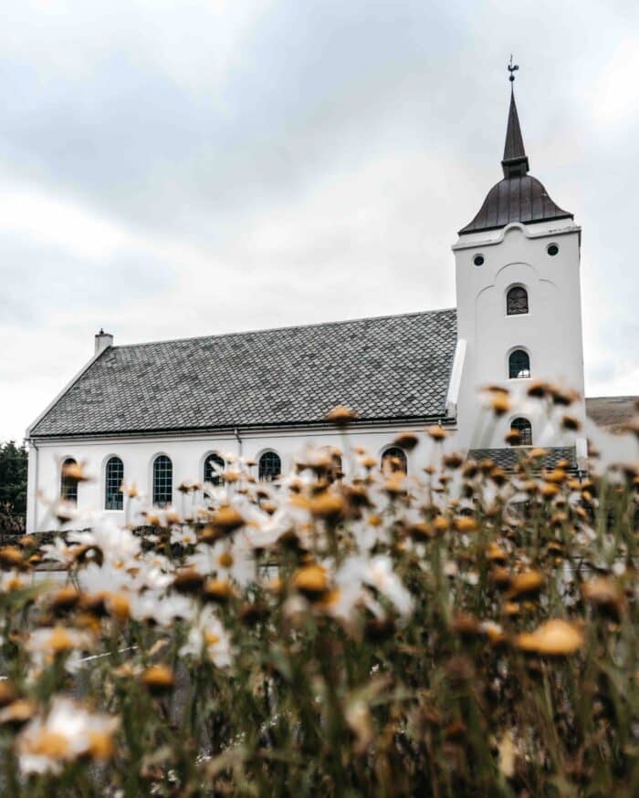 Miðvágur church