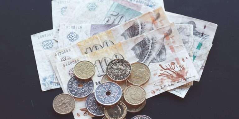 Faroese banknotes and danish coins